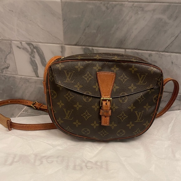 Louis Vuitton - Picture 5 of 10